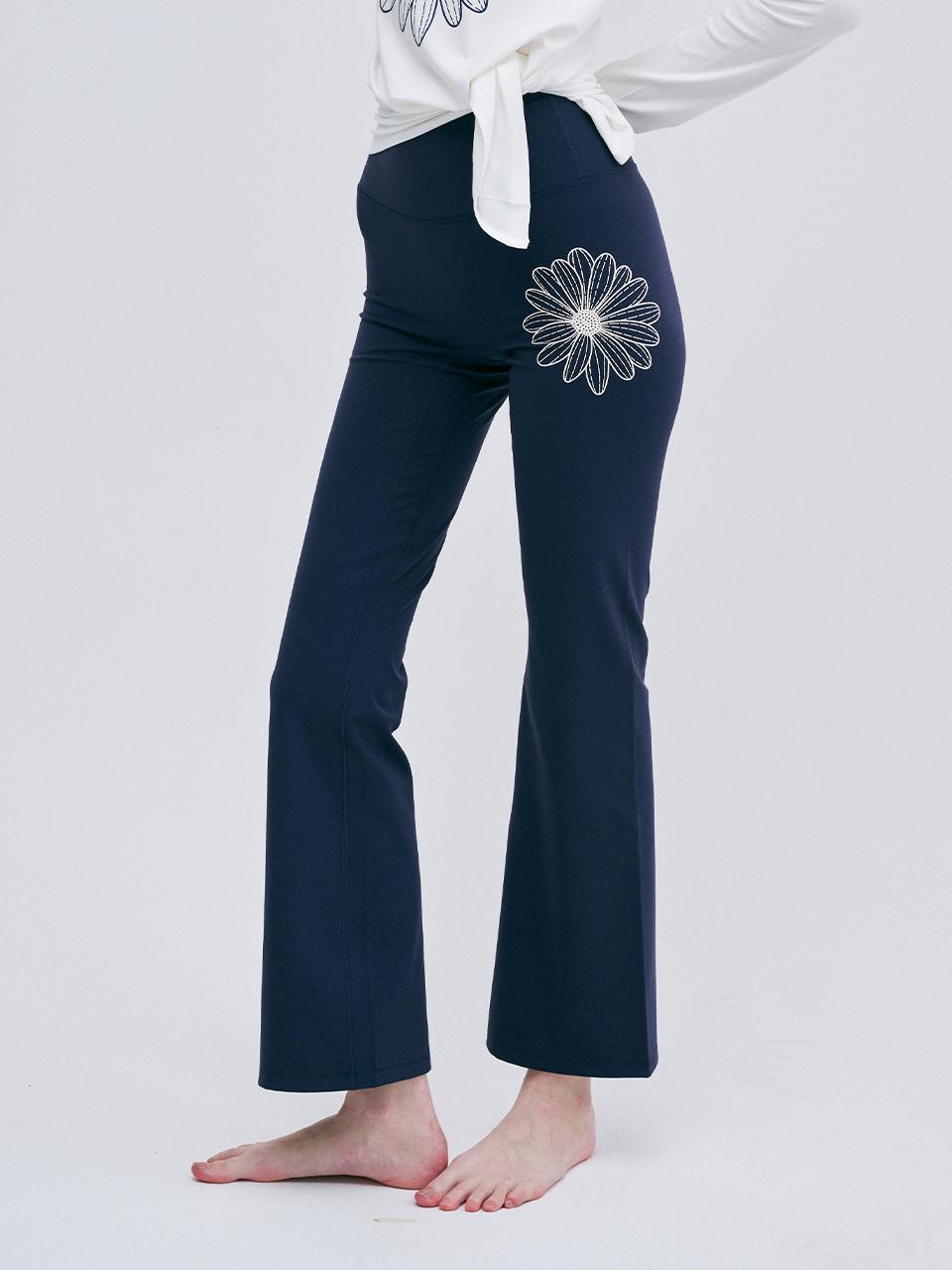 [預訂貨品需1-2星期到港] Mardi BEURRE ULTIMATE COMFORT bootcut leggings signature flower
